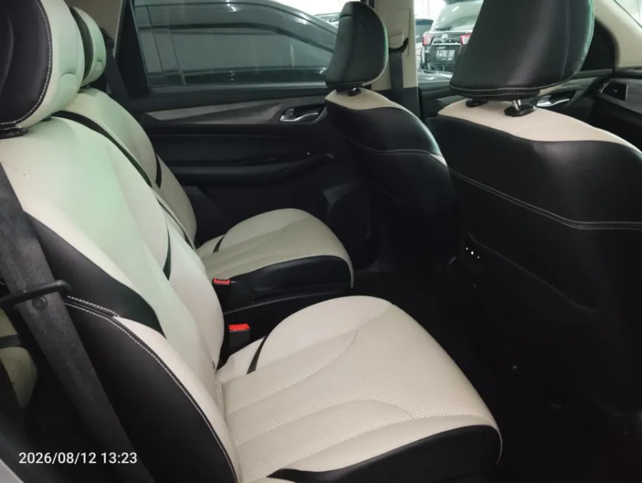 Foto Mobil Bekas Kabin Belakang Wuling Cortez 1.5 L T Lux tahun 2019